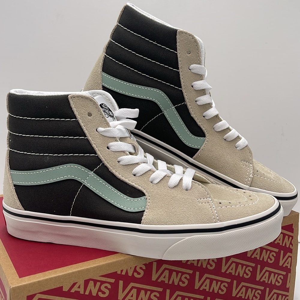 Vans WMNS Sk&-Hi Canvas Suede Pop Black Mu
VN000CMXBML
Sneakers - Picture 5 of 16